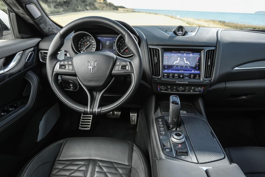 Торпедо Maserati Levante S Q4 GranSport 2018 года  (фото 16 из 59)